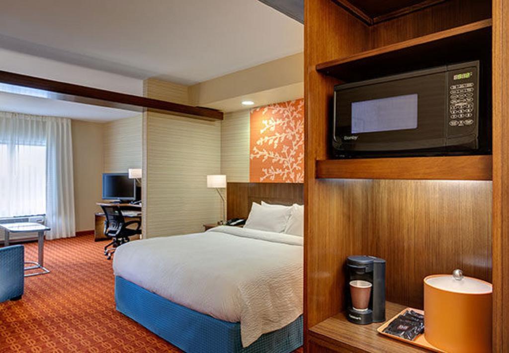 Fairfield Inn & Suites By Marriott Springfield Northampton/Amherst Exterior photo