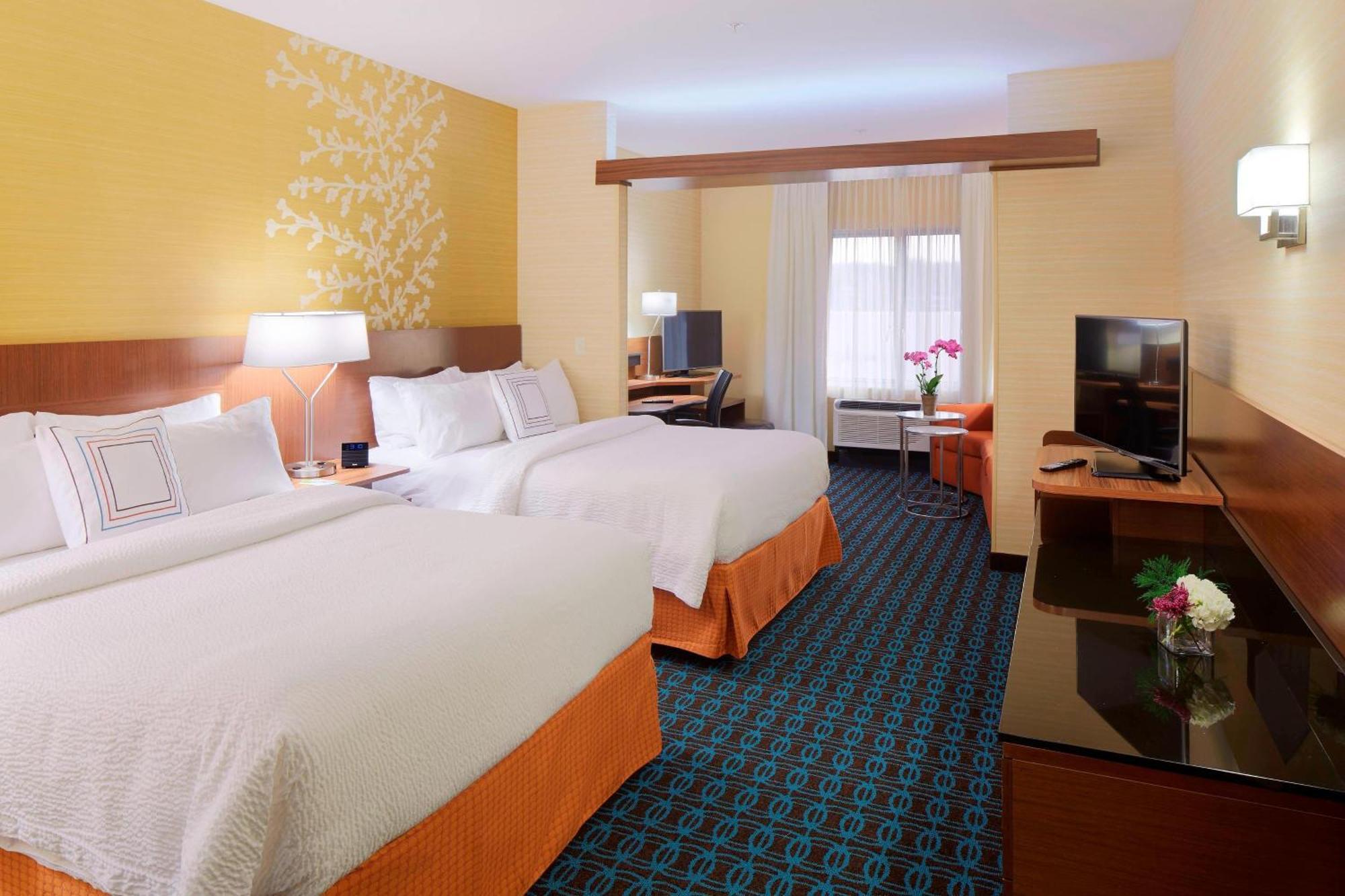 Fairfield Inn & Suites By Marriott Springfield Northampton/Amherst Exterior photo