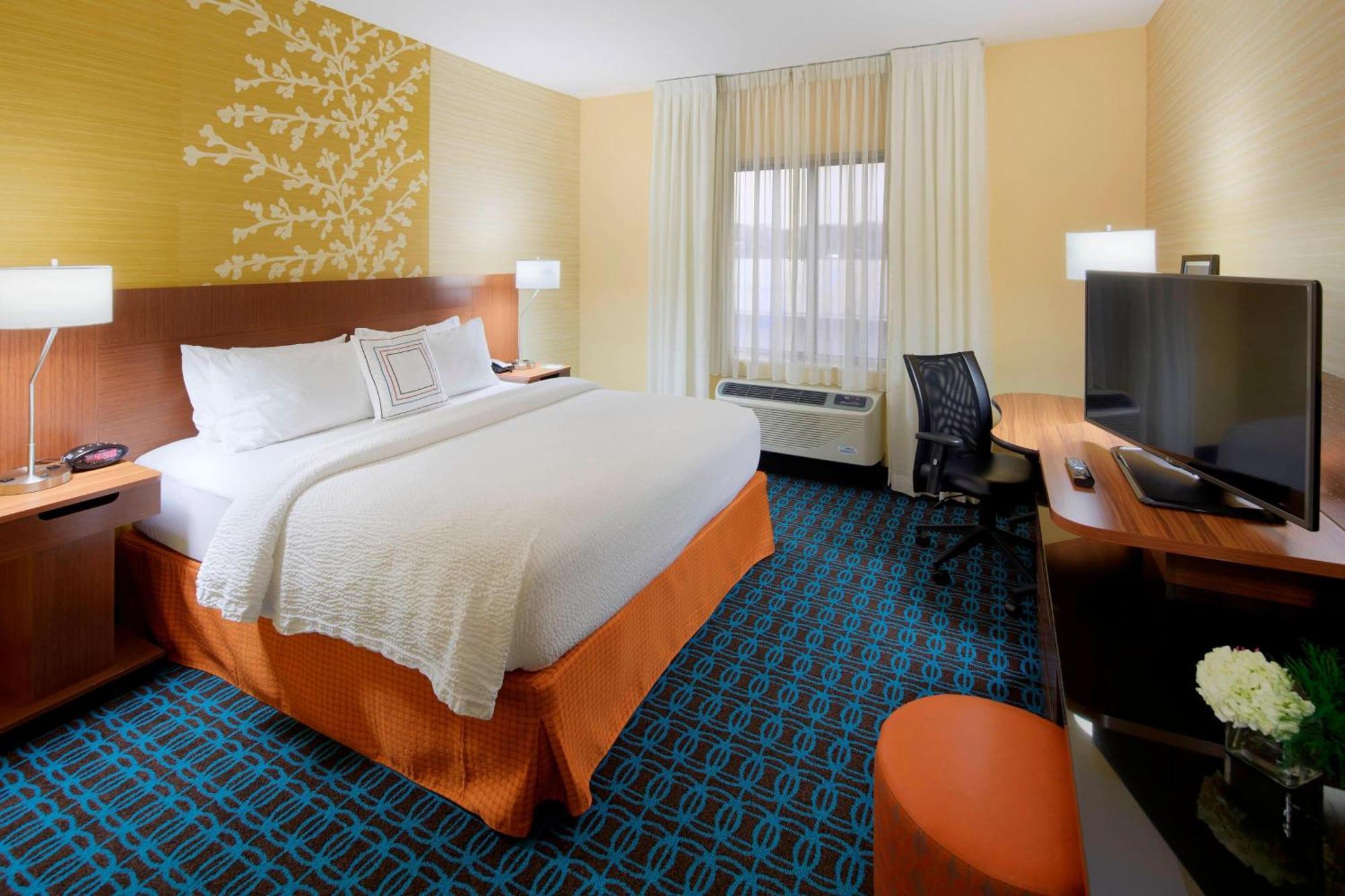 Fairfield Inn & Suites By Marriott Springfield Northampton/Amherst Exterior photo