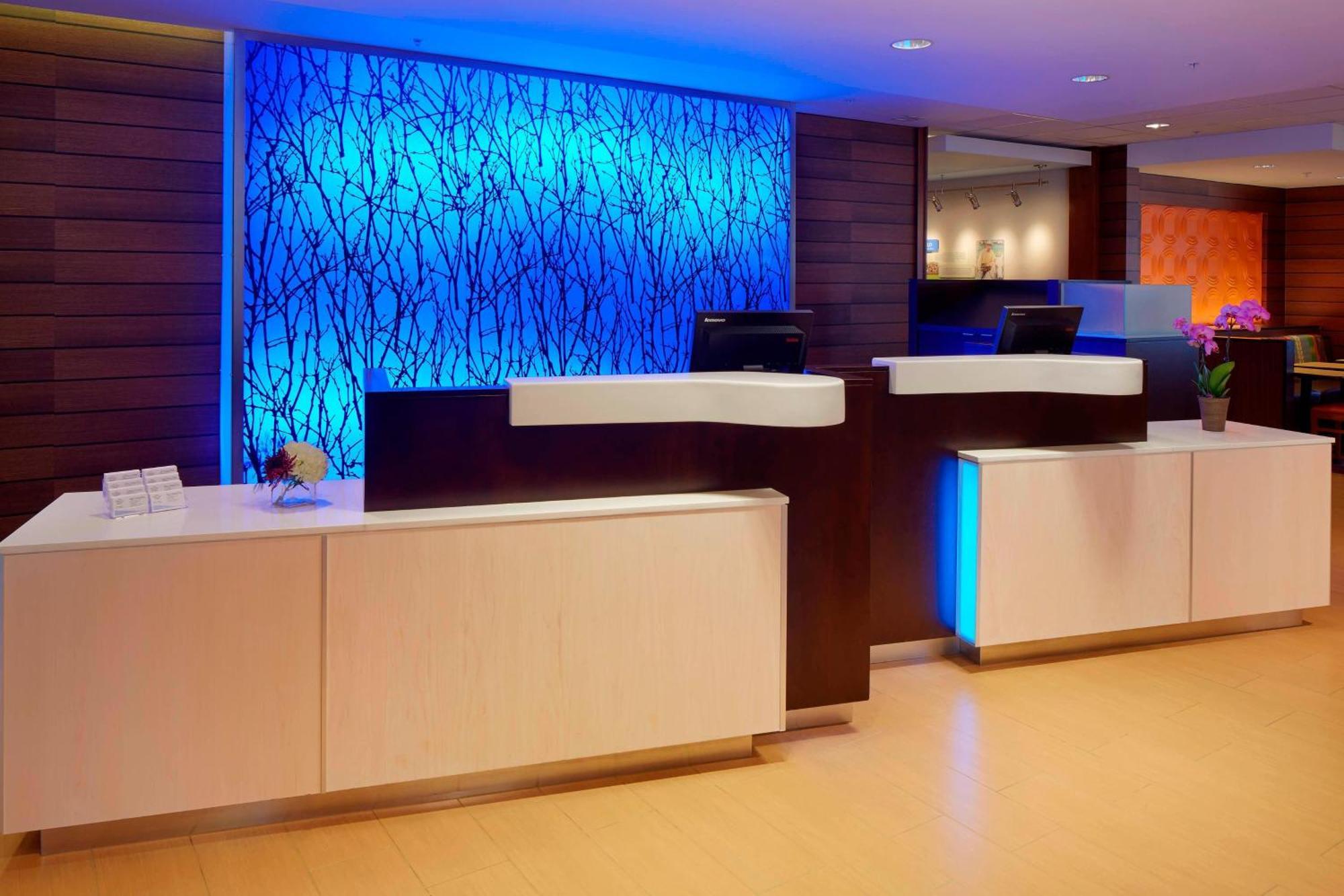 Fairfield Inn & Suites By Marriott Springfield Northampton/Amherst Exterior photo