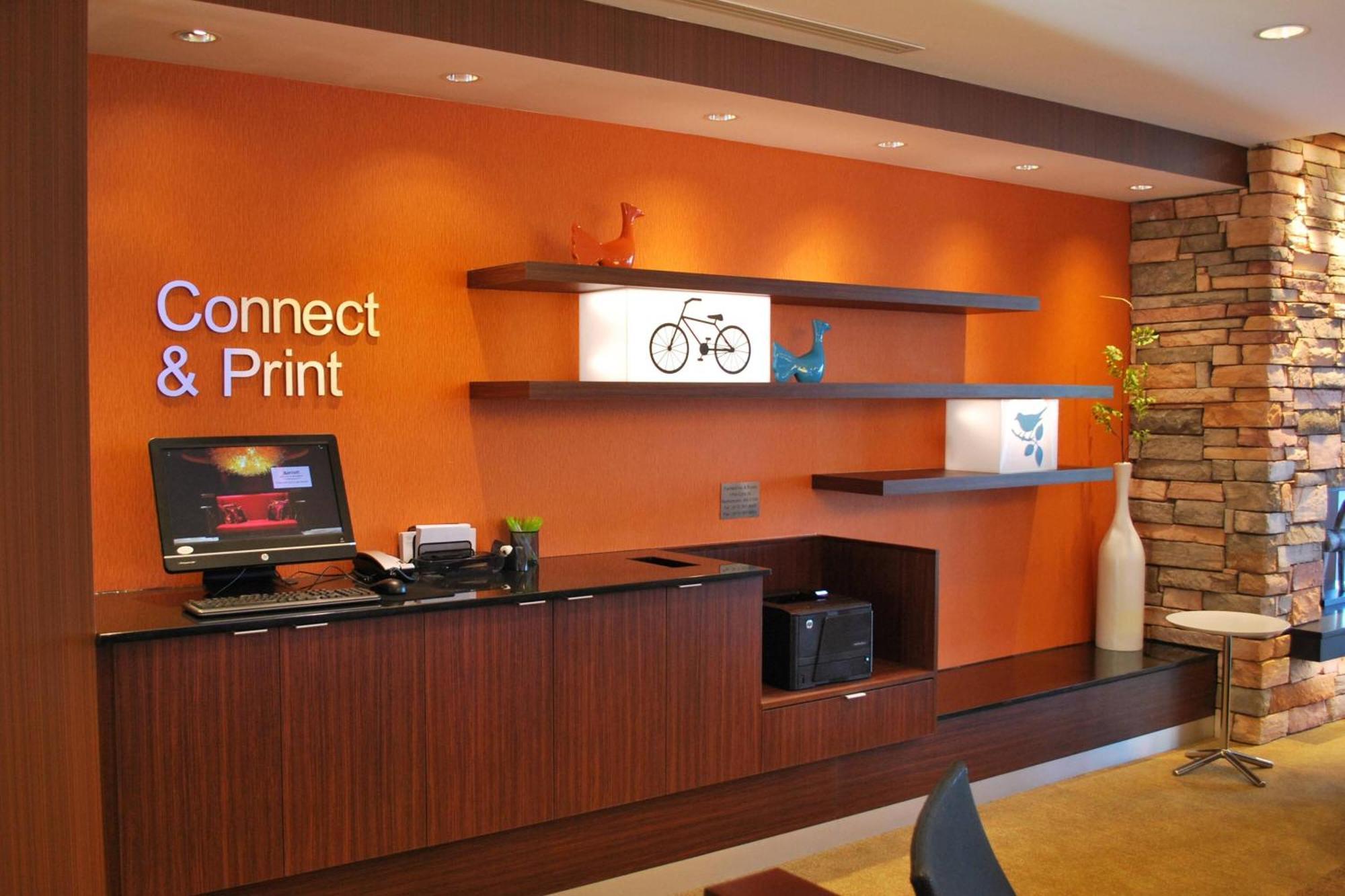 Fairfield Inn & Suites By Marriott Springfield Northampton/Amherst Exterior photo