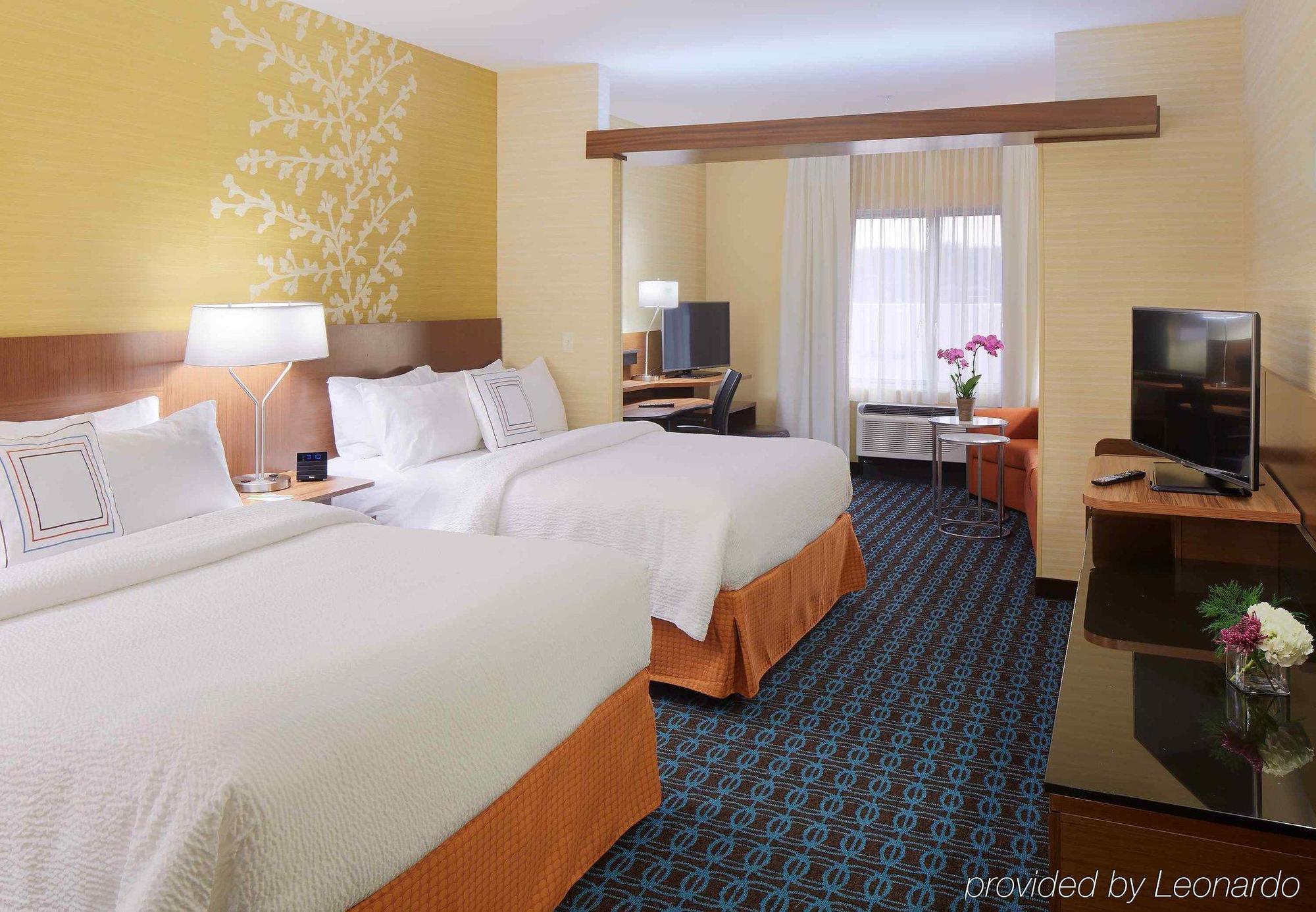 Fairfield Inn & Suites By Marriott Springfield Northampton/Amherst Exterior photo