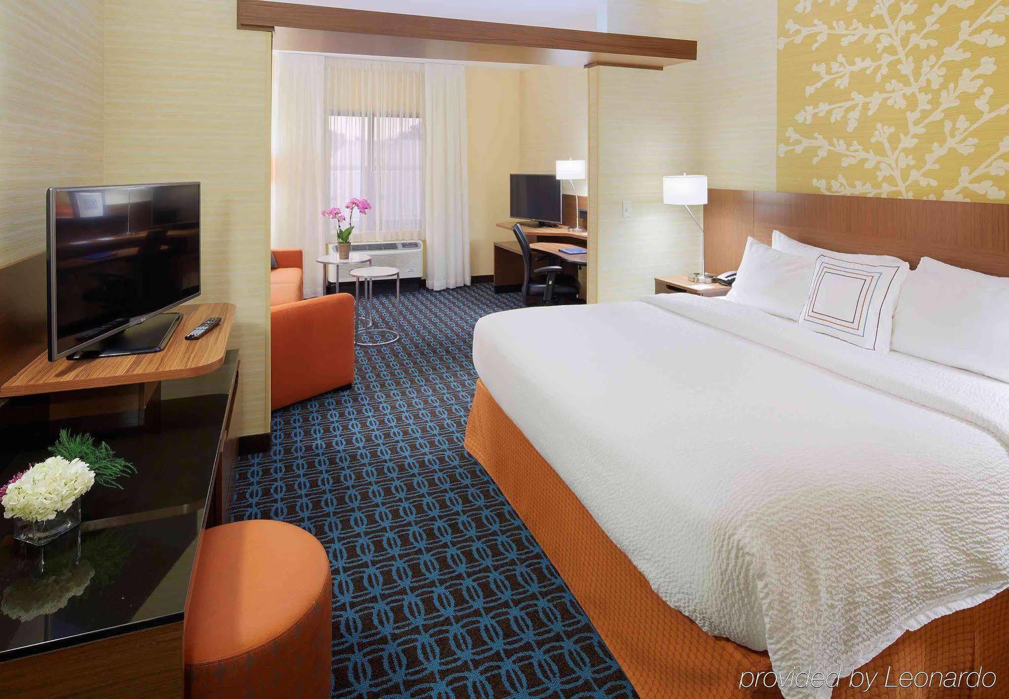 Fairfield Inn & Suites By Marriott Springfield Northampton/Amherst Exterior photo